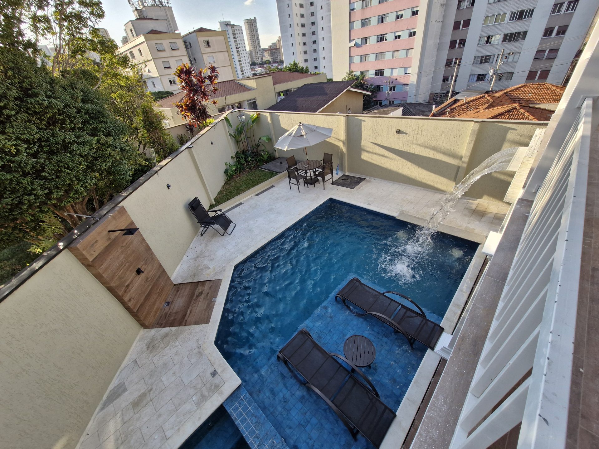 Vista aérea da piscina