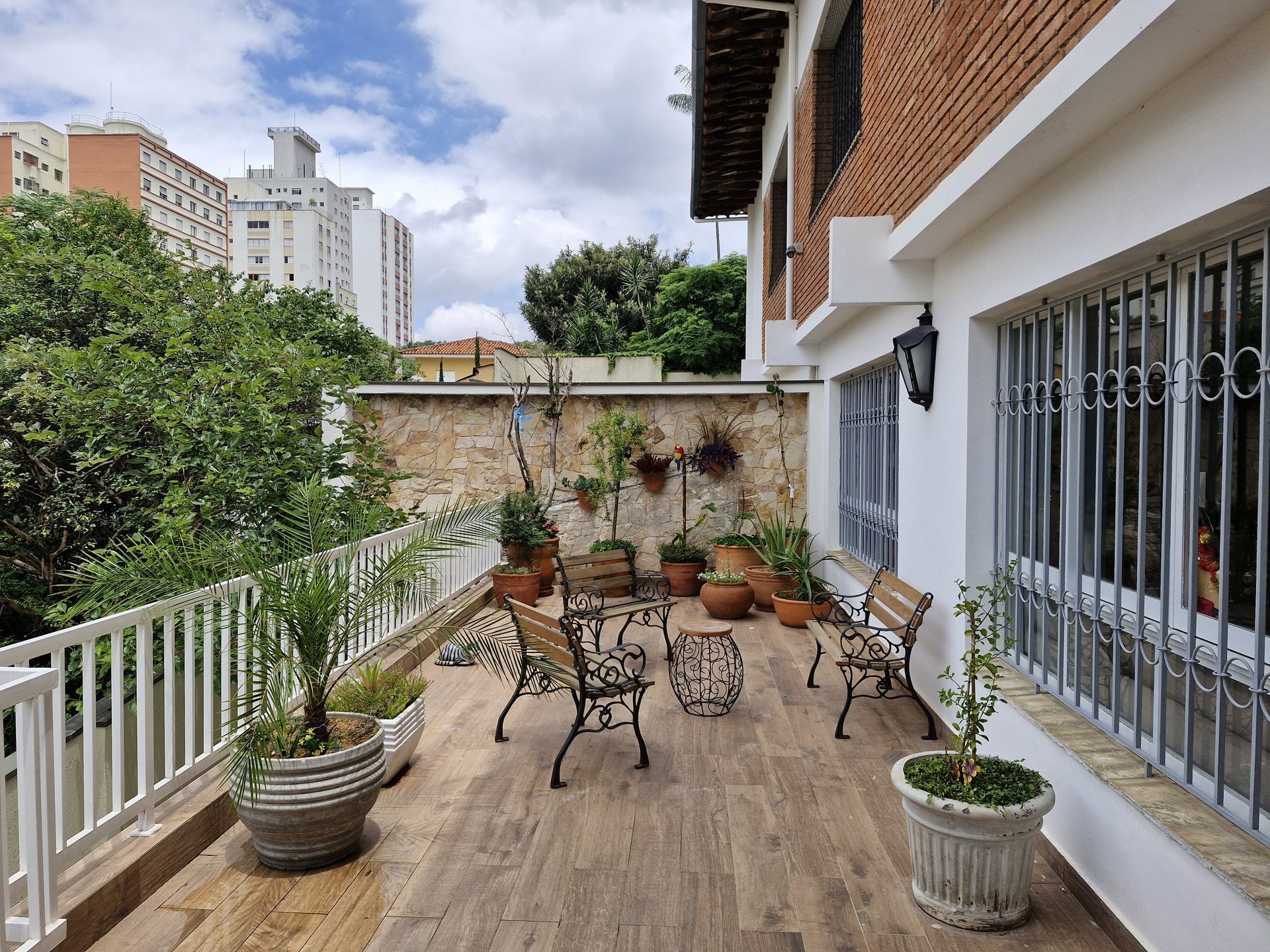 Varanda com plantas